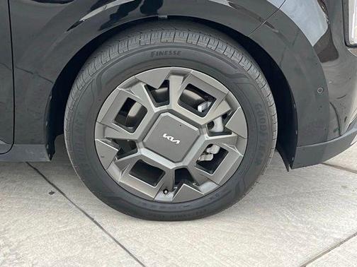 2025 Kia Carnival SX