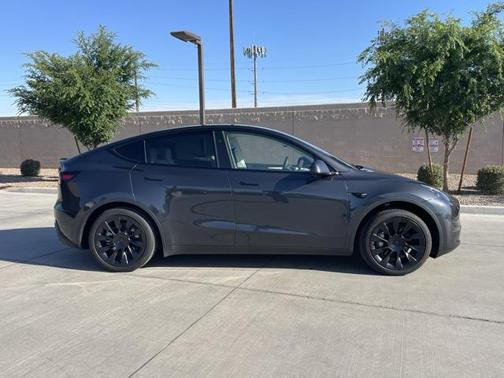 2024 Tesla Model Y Long Range Dual Motor All-Wheel Drive
