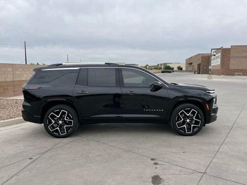 Mosaic Black Metallic 2025 Chevrolet Traverse High Country