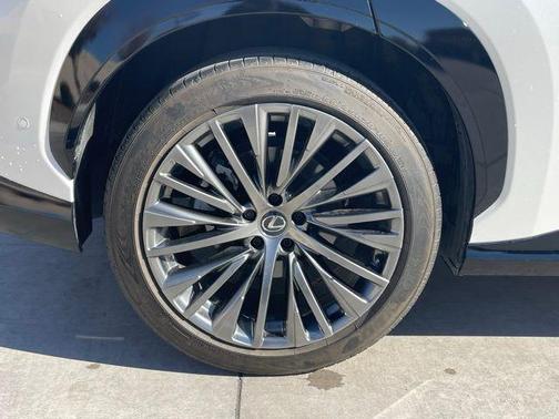 2024 Lexus RZ 300e Luxury