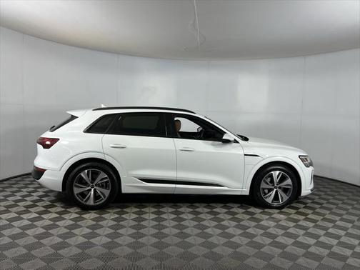 2024 Audi Q8 e-tron Premium