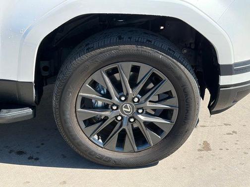 Eminent White Pearl 2024 Lexus GX 550 Premium