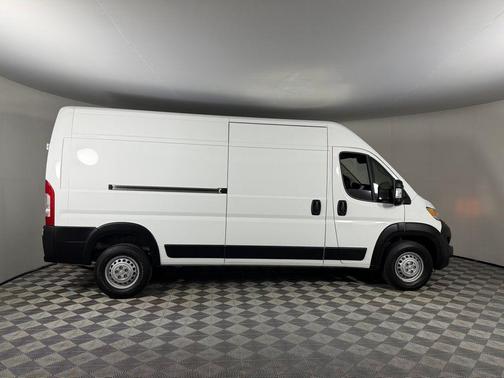 Bright White Clearcoat 2025 RAM ProMaster 2500 Tradesman
