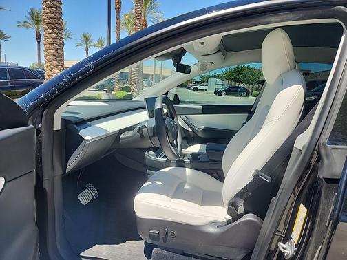 Pearl White Multi-Coat 2022 Tesla Model Y Performance Dual Motor All-Wheel Drive