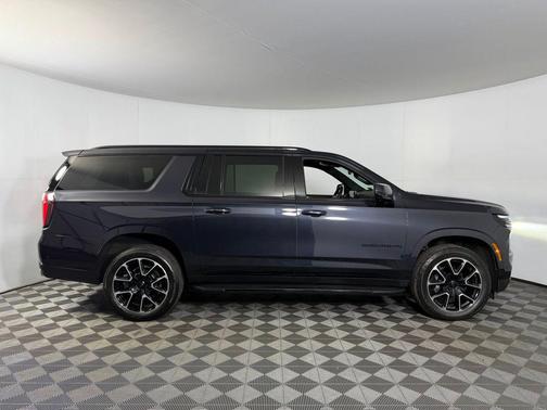 2025 Chevrolet Suburban RST