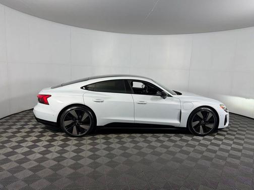 Suzuka Gray Metallic 2023 Audi e-tron GT Prestige quattro