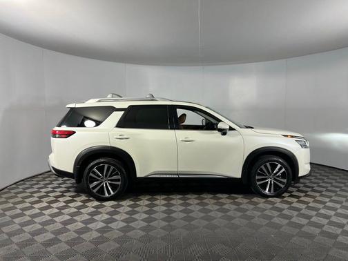 2024 Nissan Pathfinder Platinum FWD