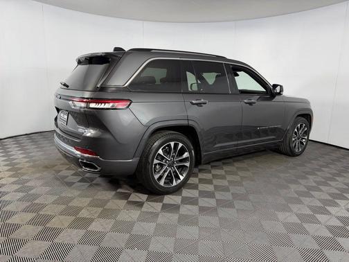 2022 Jeep Grand Cherokee 4xe Overland