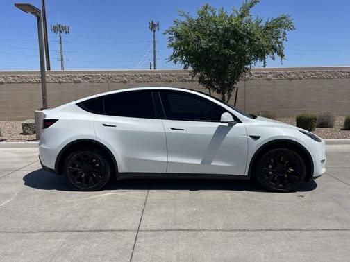 2022 Tesla Model Y Long Range Dual Motor All-Wheel Drive