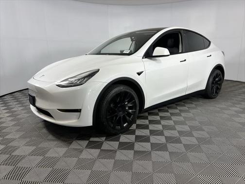 2022 Tesla Model Y Long Range Dual Motor All-Wheel Drive