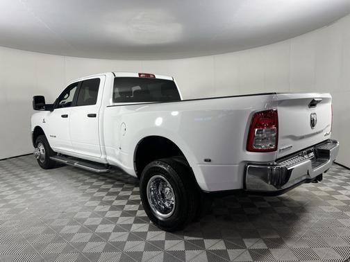 2024 RAM 3500 Big Horn Crew Cab 4x4 8' Box