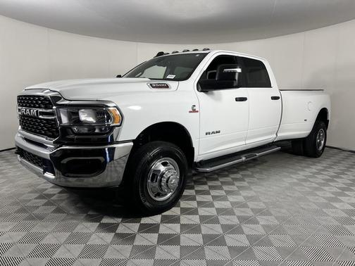 2024 RAM 3500 Big Horn Crew Cab 4x4 8' Box