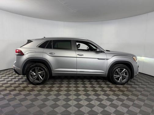 Silver Mist Metallic 2024 Volkswagen Atlas Cross Sport 2.0T SEL