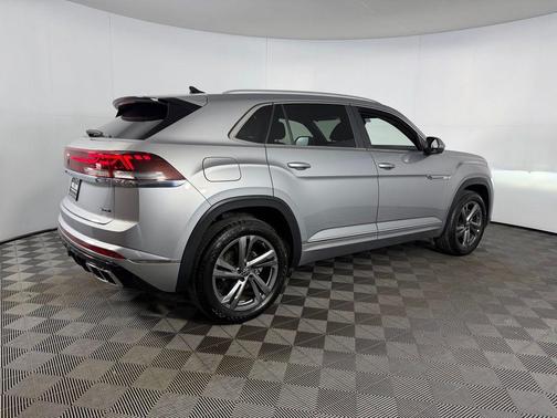 Silver Mist Metallic 2024 Volkswagen Atlas Cross Sport 2.0T SEL