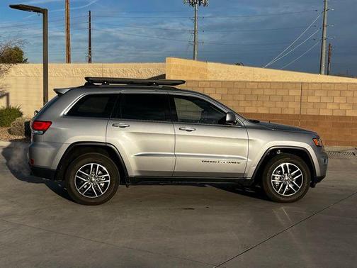 2020 Jeep Grand Cherokee Laredo