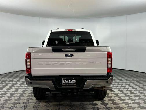 Oxford White 2022 Ford F-250 Lariat