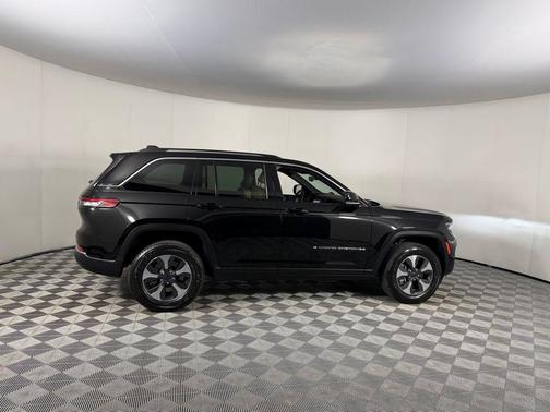 Diamond Black Crystal Pearlcoat 2022 Jeep Grand Cherokee 4xe Base