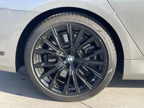 2022 BMW 750 i xDrive