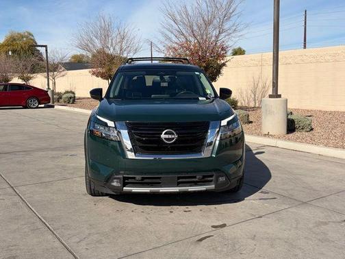 2022 Nissan Pathfinder SL 2WD