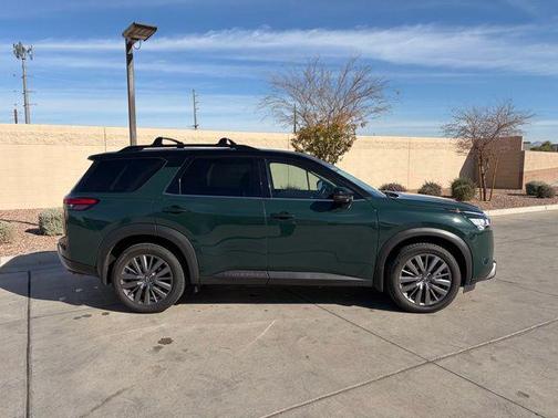 2022 Nissan Pathfinder SL 2WD