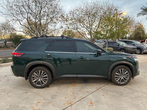 2022 Nissan Pathfinder SL 2WD
