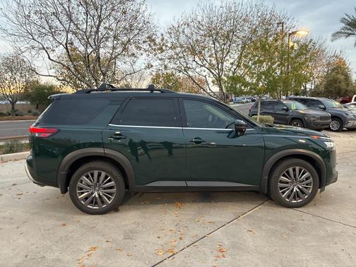 2022 Nissan Pathfinder SL 2WD