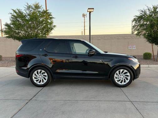 Santorini Black Metallic 2025 Land Rover Discovery P300 S