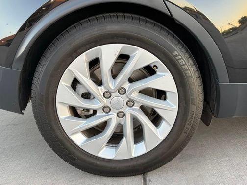 Santorini Black Metallic 2025 Land Rover Discovery P300 S