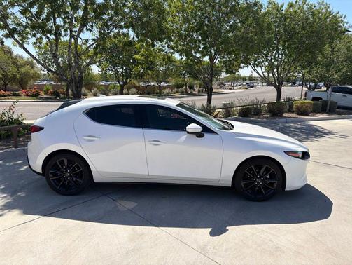 Snowflake White Pearl Mica 2022 Mazda Mazda3 FWD w/Premium Package