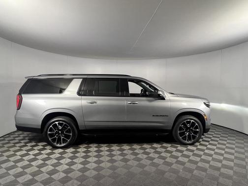 2025 Chevrolet Suburban RST