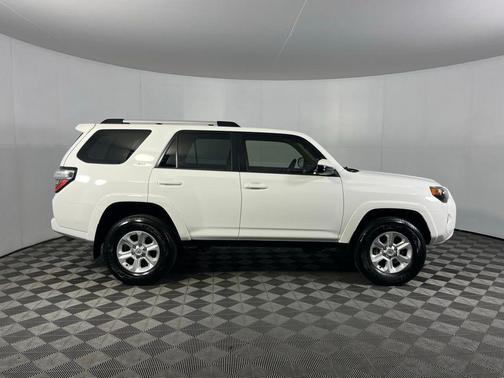 Ice 2024 Toyota 4Runner SR5