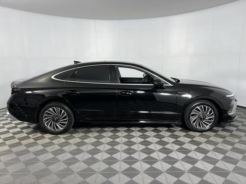 2024 Hyundai SONATA Hybrid Limited