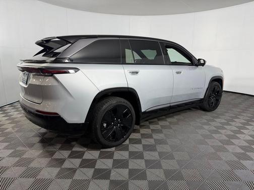 Silver Zynith Clearcoat 2025 Jeep Wagoneer S Launch Edition