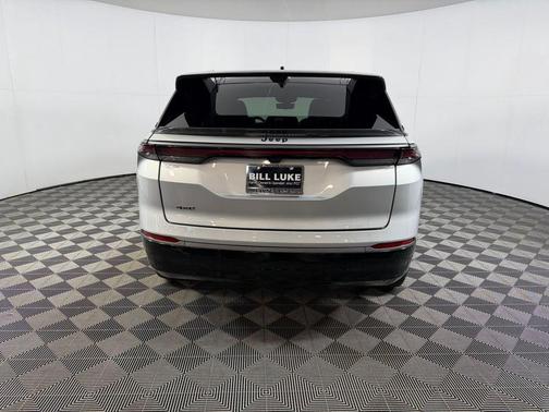 Silver Zynith Clearcoat 2025 Jeep Wagoneer S Launch Edition