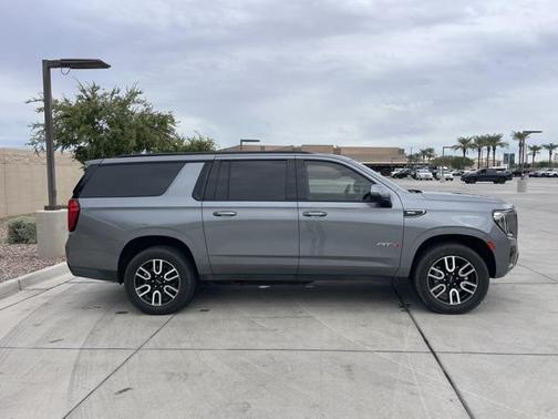 2022 GMC Yukon XL 4WD AT4