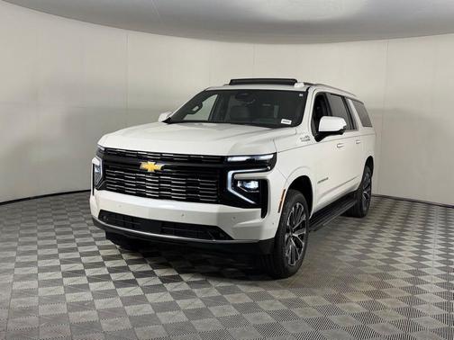 Iridescent Pearl Tricoat 2025 Chevrolet Suburban High Country