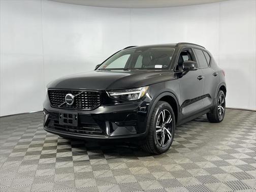 2024 Volvo XC40 B5 Core Bright Theme