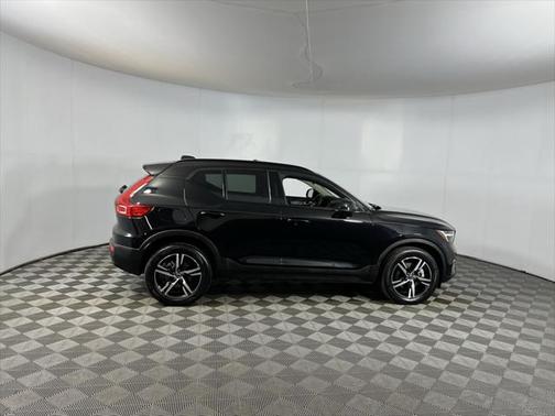 2024 Volvo XC40 B5 Core Bright Theme