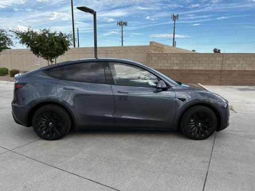 2023 Tesla Model Y Long Range Dual Motor All-Wheel Drive