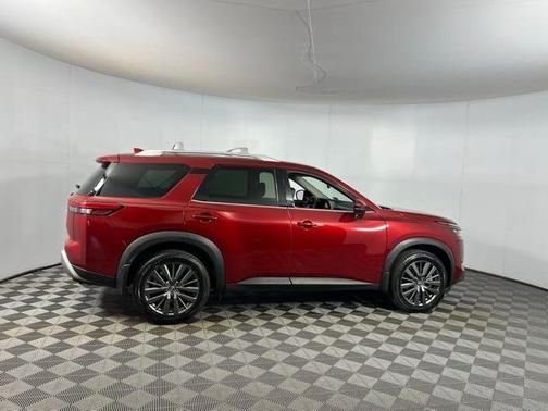 2022 Nissan Pathfinder SL 2WD