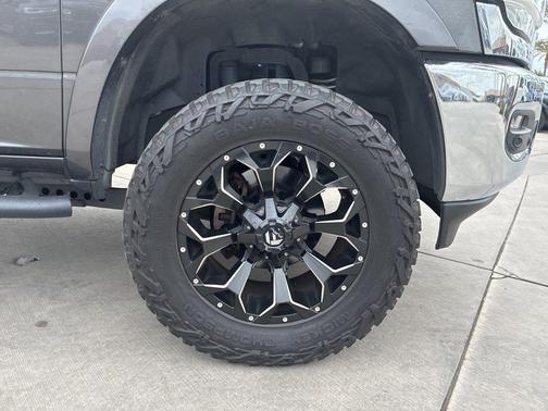 2019 RAM 2500 Laramie Crew Cab 4x4 6'4' Box