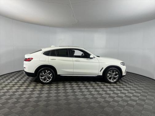 2022 BMW X4 xDrive30i