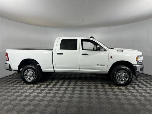2022 RAM 2500 Tradesman Crew Cab 4x4 6'4' Box