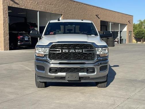 2022 RAM 2500 Tradesman Crew Cab 4x4 6'4' Box