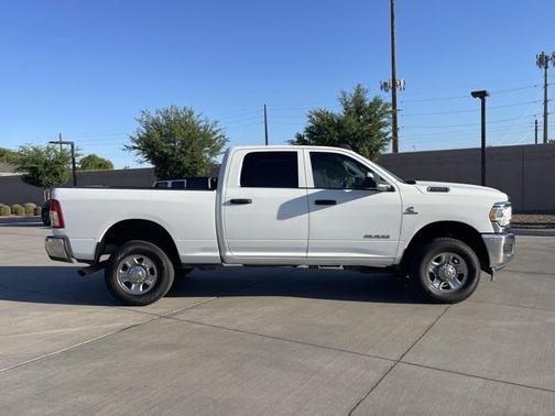 2022 RAM 2500 Tradesman Crew Cab 4x4 6'4' Box