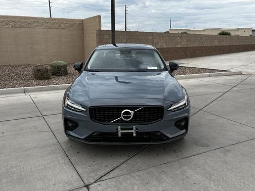 2024 Volvo S60 B5 Core Dark Theme