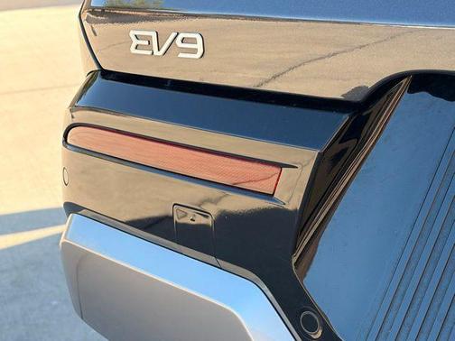 Panthera Metal 2024 Kia EV9 Land