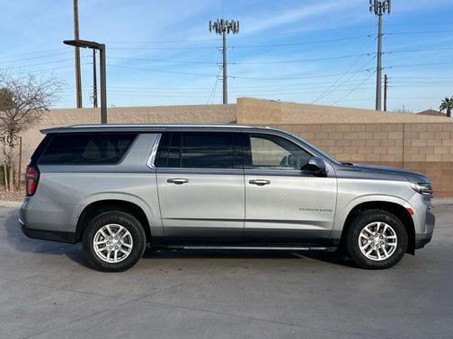 2023 Chevrolet Suburban LT