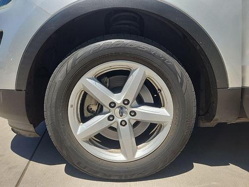 Ingot Silver Metallic 2016 Ford Explorer XLT