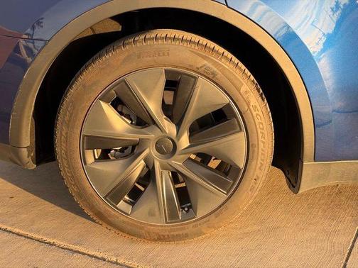 2025 Tesla Model Y Long Range Dual Motor Rear-Wheel Drive